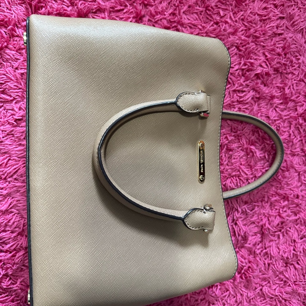 Elegant Cream Handbag